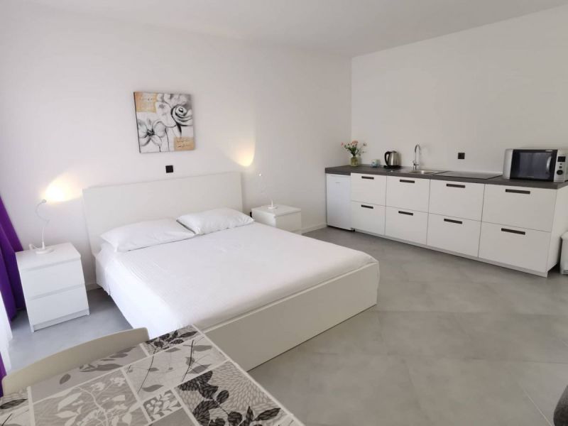 660277992047436570981065586676021622472704n